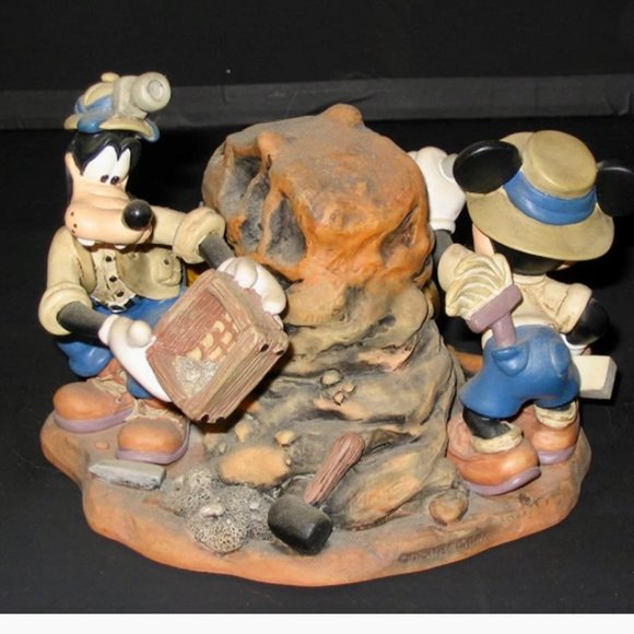 Disney Animal Kingdom Big Dig in the Boneyard Figurine Sculpture w Clock NEW - Picture 5 of 13